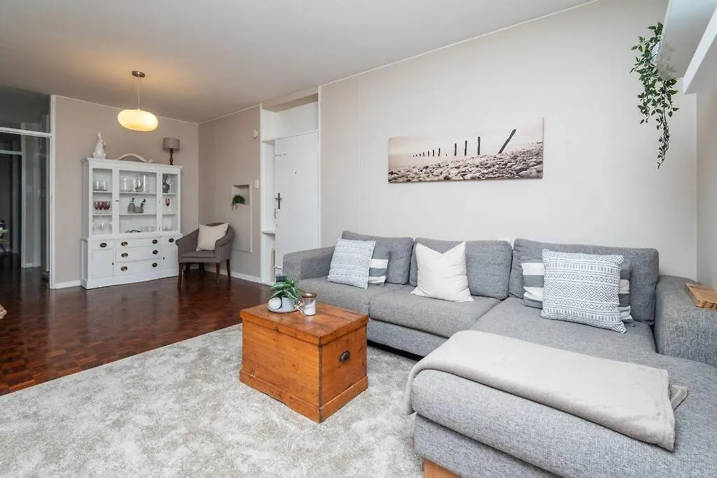 2 Bedroom Apartment Opposite Company Gardens Cape Town