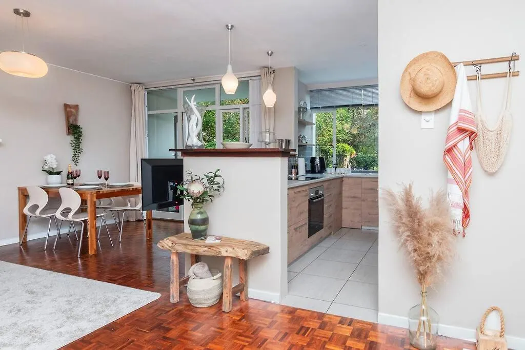 2 Bedroom Apartment Opposite Company Gardens Cape Town 0*,  South Africa