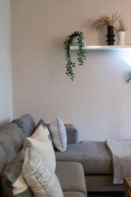 2 Bedroom Apartment Opposite Company Gardens Cape Town