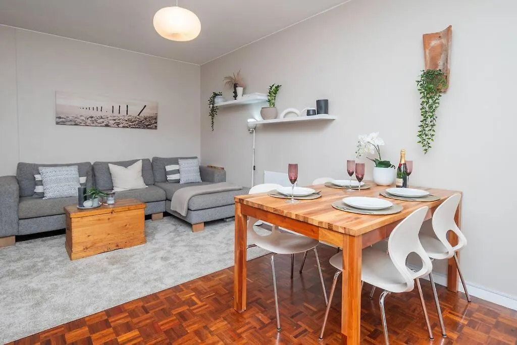 2 Bedroom Apartment Opposite Company Gardens Cape Town 0*,
