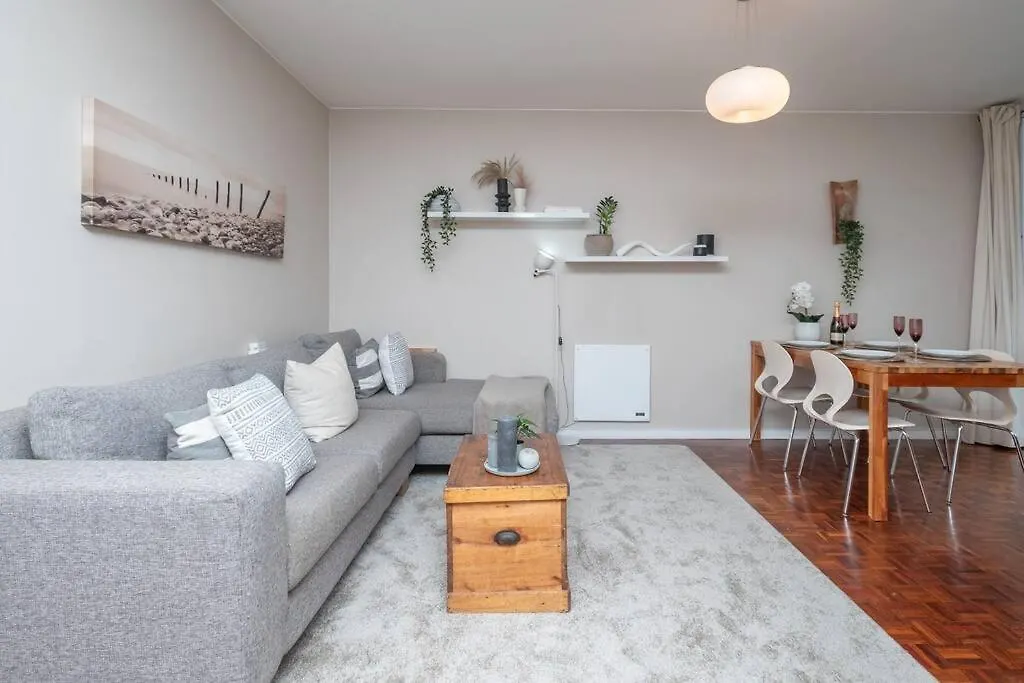 2 Bedroom Apartment Opposite Company Gardens Cape Town