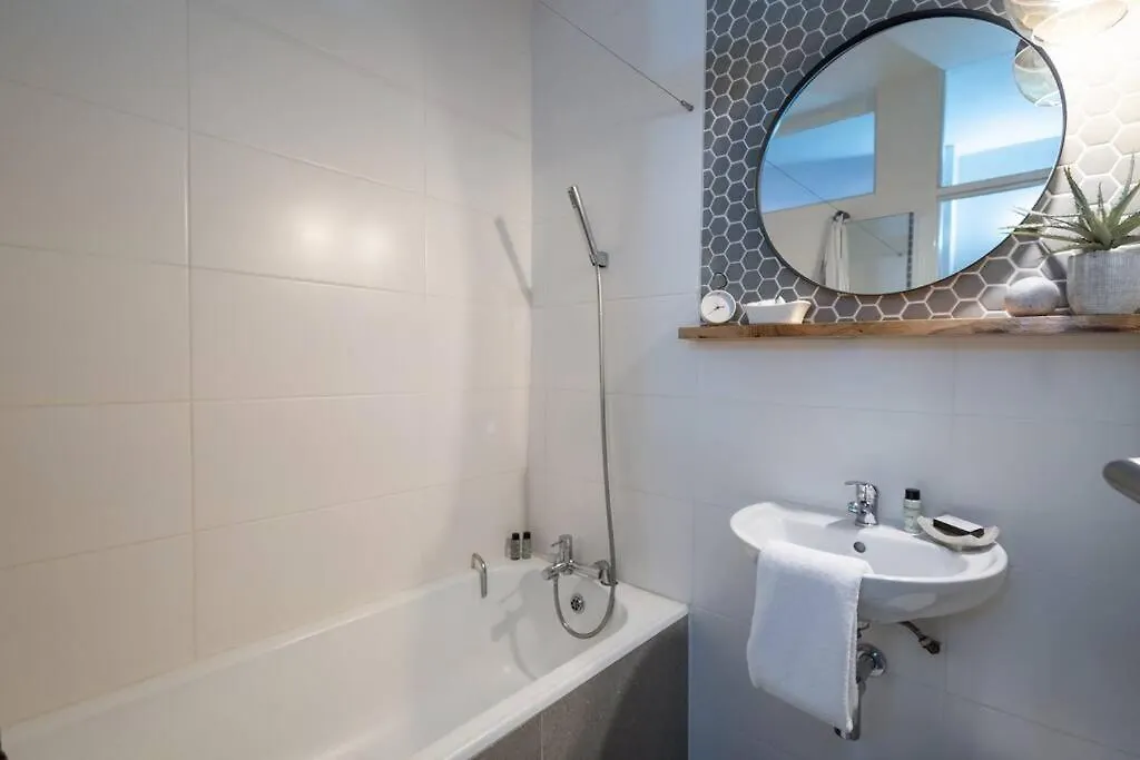 2 Bedroom Apartment Opposite Company Gardens Cape Town