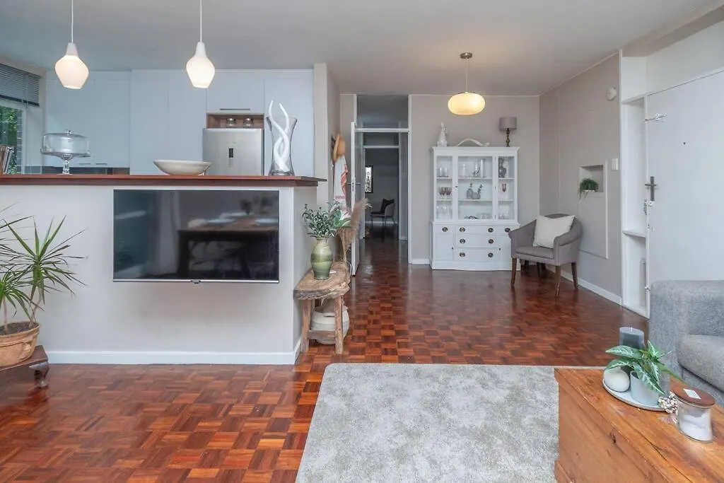 2 Bedroom Apartment Opposite Company Gardens Cape Town