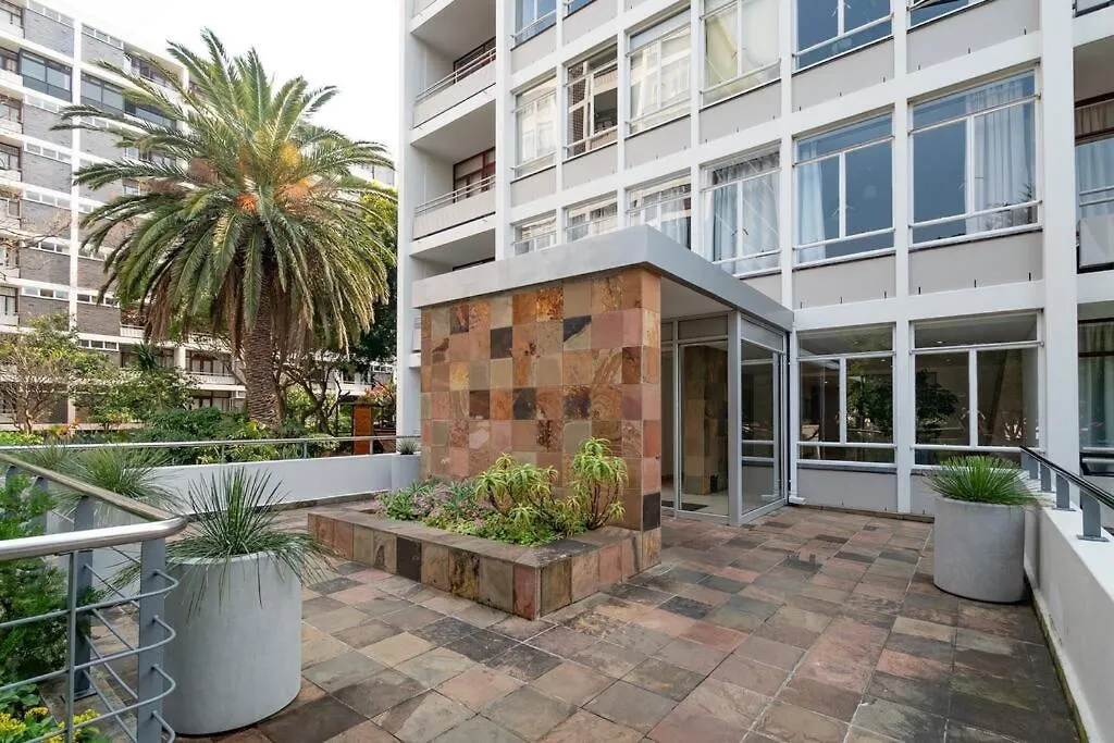 2 Bedroom Apartment Opposite Company Gardens Cape Town