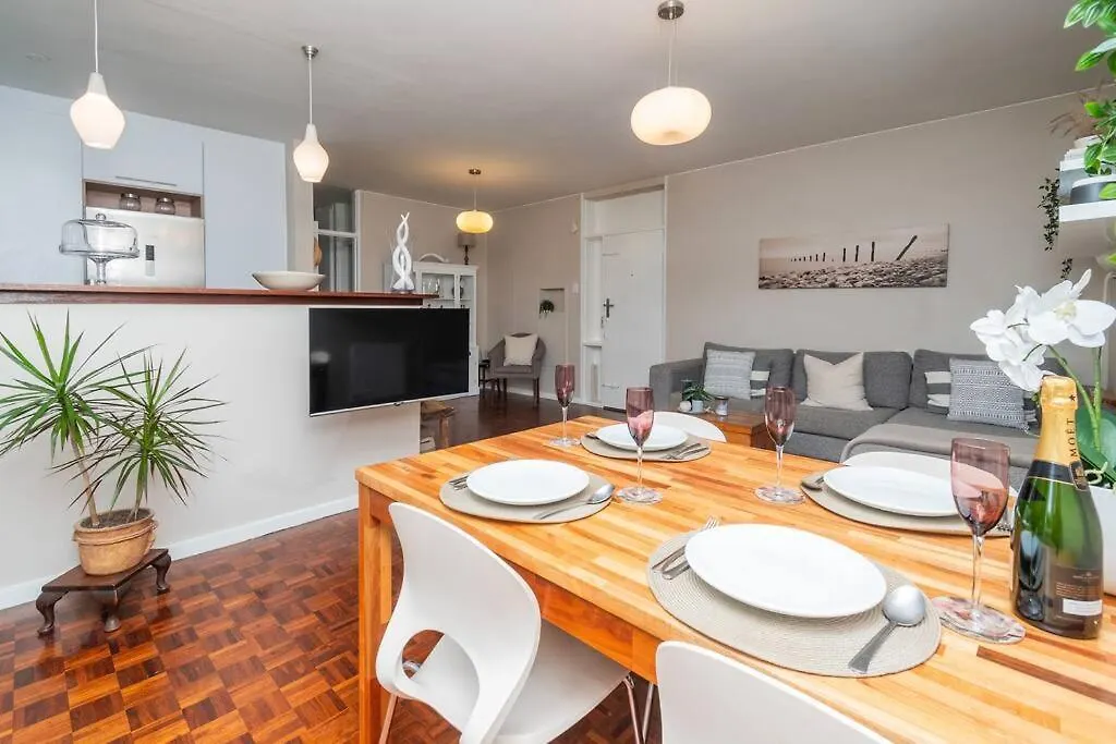 2 Bedroom Apartment Opposite Company Gardens Cape Town 0*,  South Africa