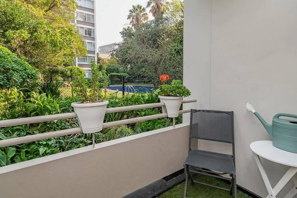 2 Bedroom Apartment Opposite Company Gardens Cape Town